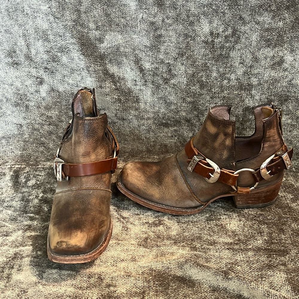Freebird Truce Brown Boots  size 7